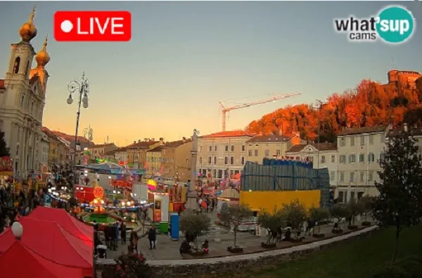 Spletna kamera Gorica – pogled na Trg zmage, park Coronini in mestno jedro v živo