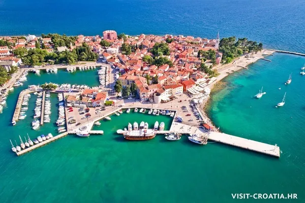 Webcam live su Novigrad – Cittanova, con vista su porto, piazza e costa adriatica in Istria
