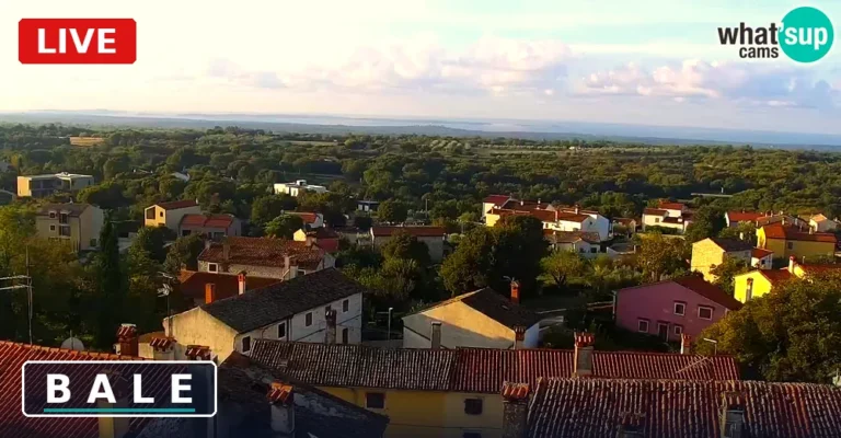Live-Webcam-Blick über die Dächer von Bale bis zum Meer, Istrien, Kroatien